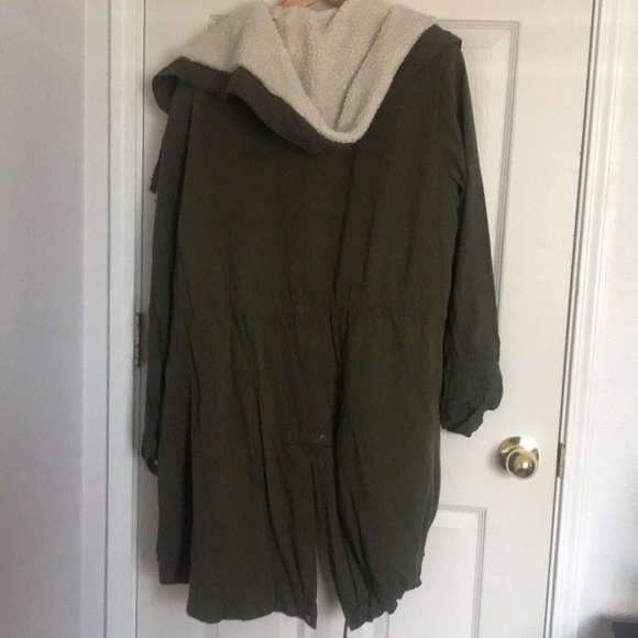 Sweater - Picture 4 of 4